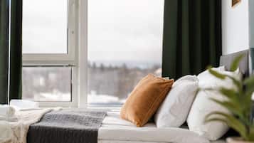 Deluxe Condo, 1 Queen Bed with Sofa bed, Kitchen, City View | Individually decorated, individually furnished, desk, laptop workspace