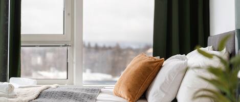 Condo Deluxe, 1 cama Queen size y sofá cama, cocina, vista a la ciudad | Decoración personalizada, muebles diferentes y escritorio