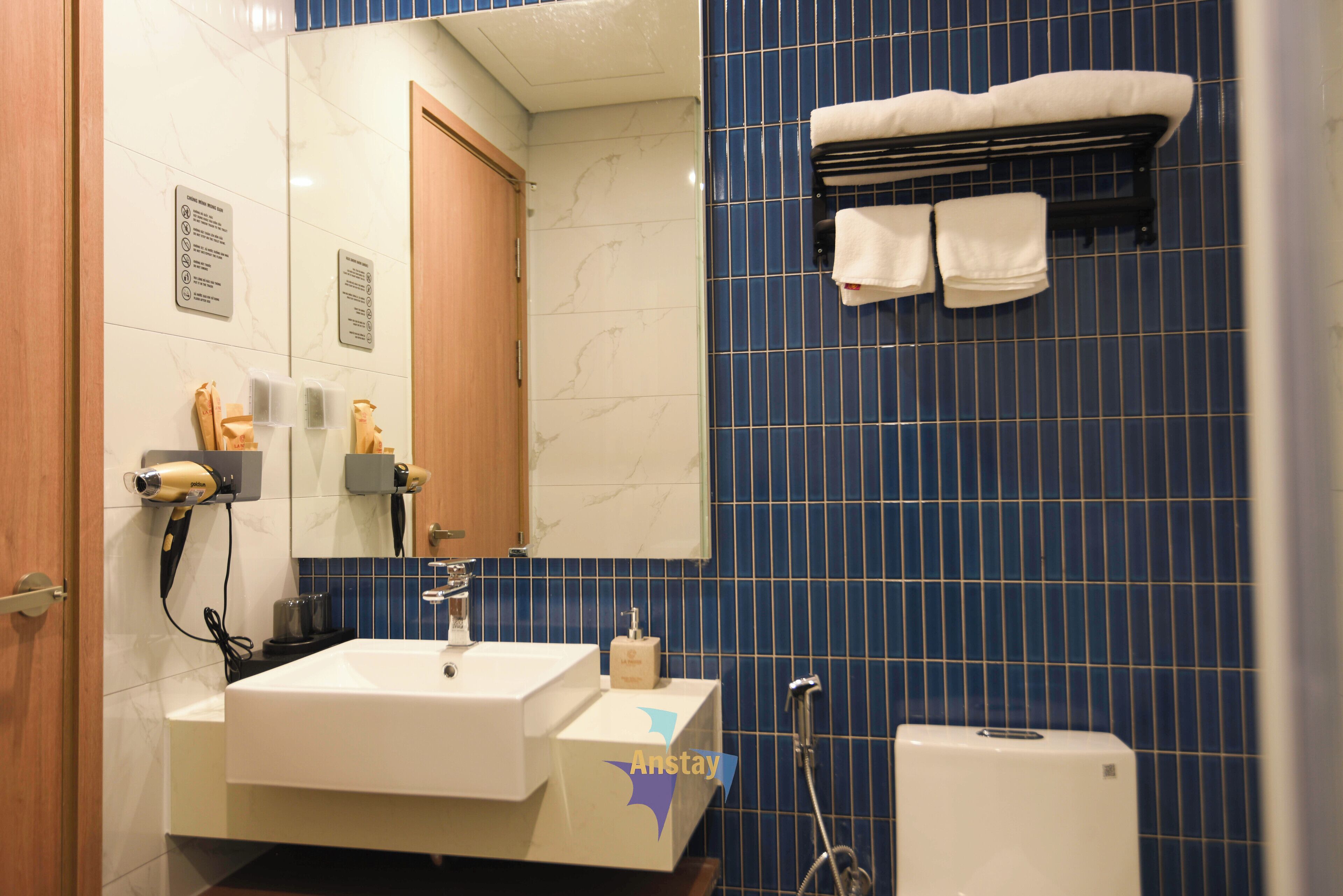 シャワー、ヘアドライヤー、ビデ、タオル