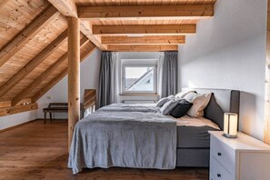 4 Schlafzimmer, Schreibtisch, Bügeleisen/Bügelbrett, kostenloses WLAN