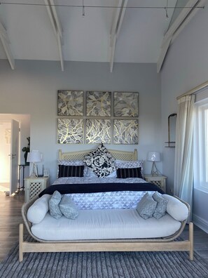 6 عدّة غرف نوم ومكواة/لوح كي وخدمة الإنترنت وملاءات أسرّة