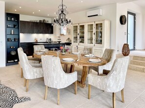 Dining - Mas La Rose Sauvage – Elegant Stone Villa with Panoramic Views near Gordes (Murs)