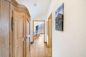 Interior - Apartment 'Fewo Brünnstein - Room 65' with Mountain View, Shared Garden & Wi-Fi (Oberaudorf)