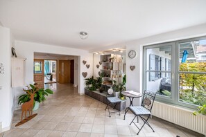 Interior - Apartment 'Fewo Brünnstein - Room 65' with Mountain View, Shared Garden & Wi-Fi (Oberaudorf)