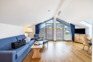 TV, ping pong - Apartment 'Fewo Brünnstein - Room 65' with Mountain View, Shared Garden & Wi-Fi (Oberaudorf)