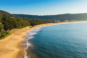 Beach - Luxury Coastal Group Retreat • 6 Beds • 3 Dwellings • 4 Baths (Pearl Beach)