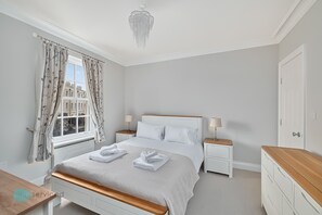House (3 Bedrooms) | Interior - 3 Bed - The Boundary by Smart Welcomes (Plymouth)