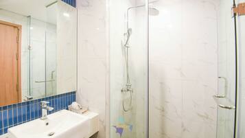 Dusj, hårføner, bidé og håndklær