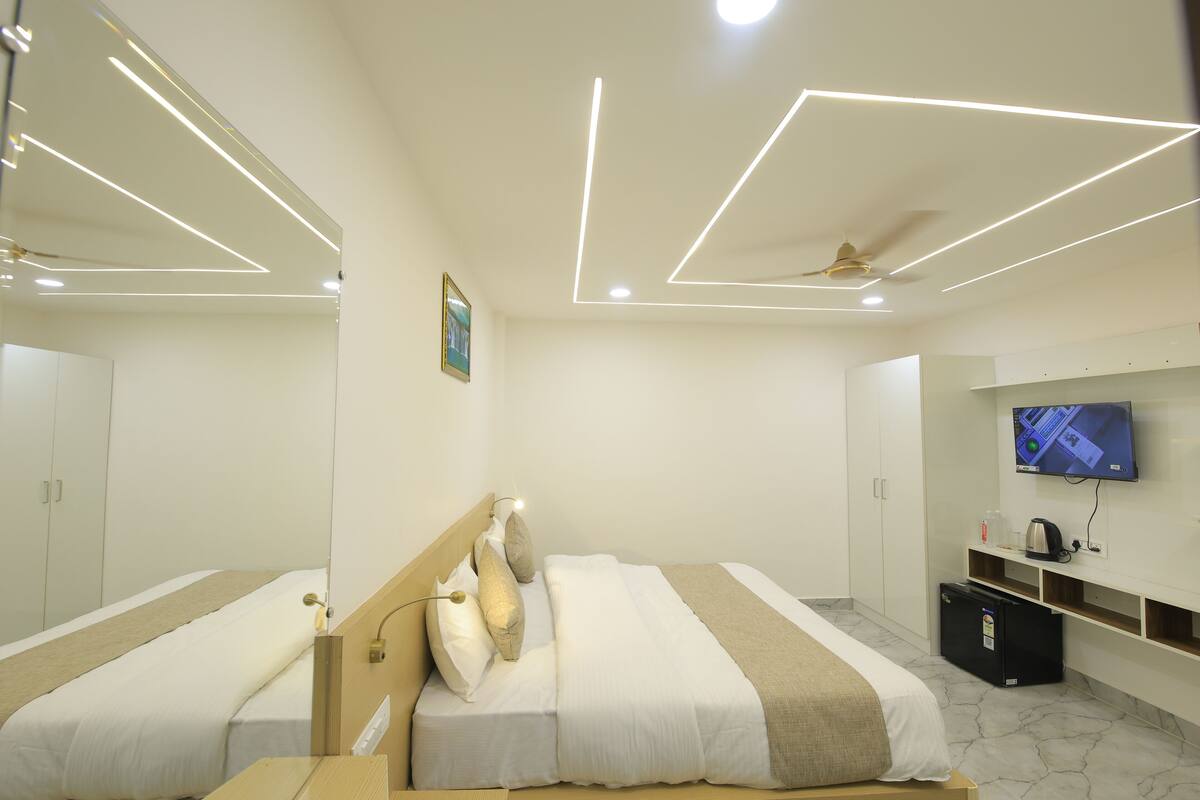 مكتب ومساحة عمل للكمبيوتر المحمول وواي فاي مجانًا