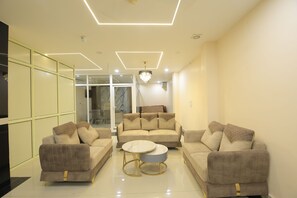 Living area - Ganga Inn By YatriMap (Rishikesh)