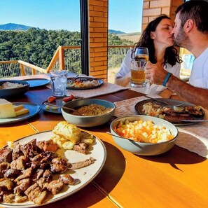 House, 2 Bedrooms, Accessible, Smoking | Outdoor dining - Castelinho Ibitipoca (Lima Duarte)