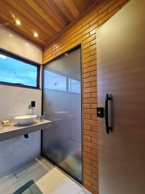 House, 2 Bedrooms, Accessible, Smoking | Bathroom