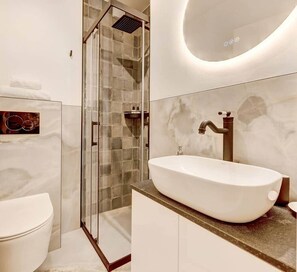 Suihku, hiustenkuivaaja