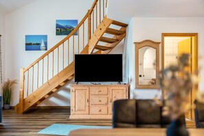 Interior - Apartment 'Fewo Brünnstein - Zimmer 50' with Mountain View, Shared Garden & Wi-Fi (Oberaudorf)