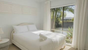 4 habitaciones, tabla de planchar con plancha, internet y ropa de cama