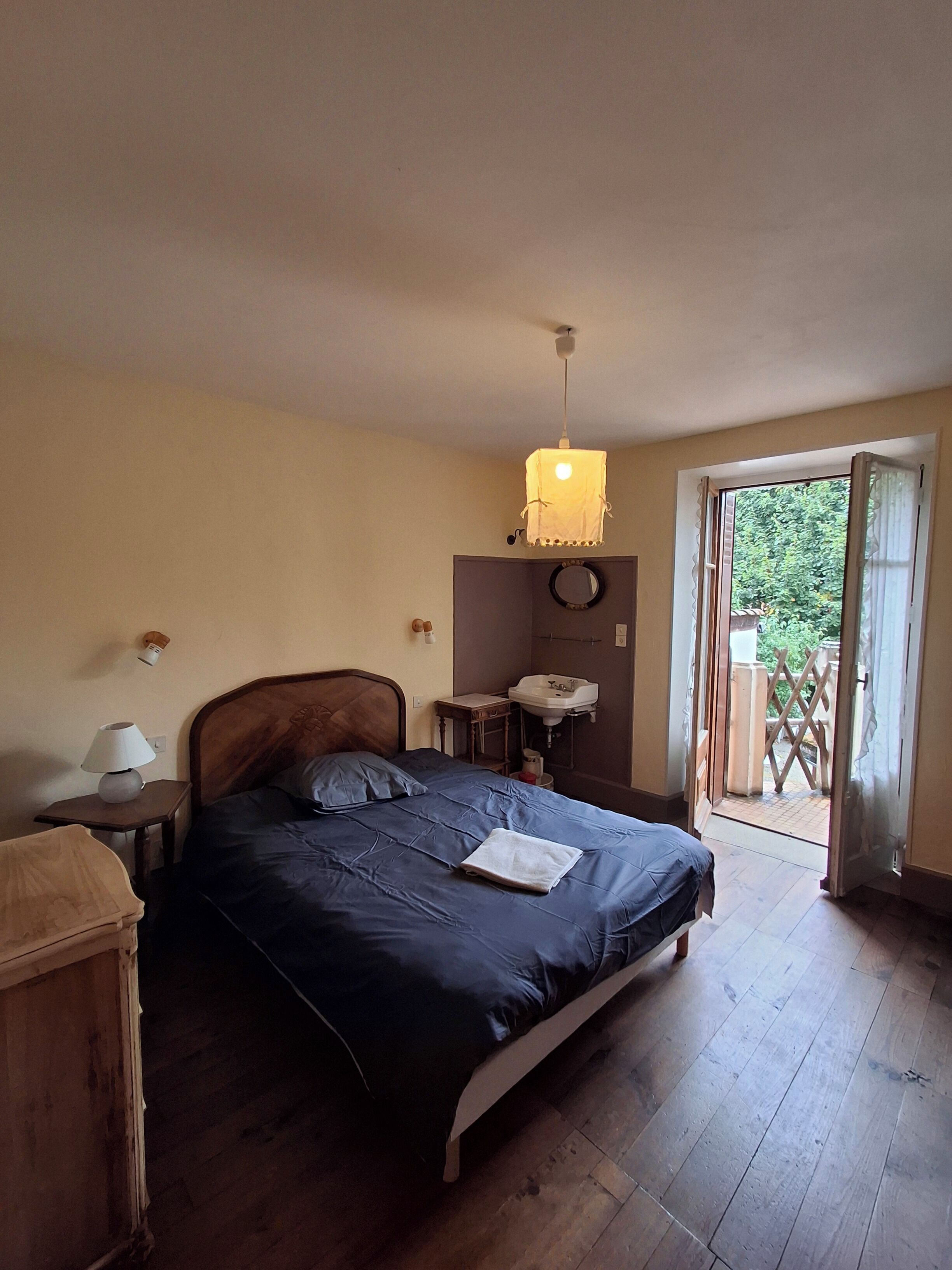 2 bedrooms, bed sheets