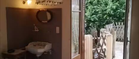 2 間睡房、床單