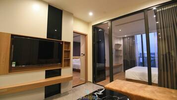 2 bedrooms, iron/ironing board, WiFi