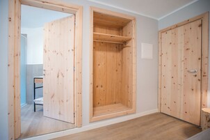Twin Room, 2 Twin Beds | Down comforters, soundproofing, WiFi (free), bed sheets