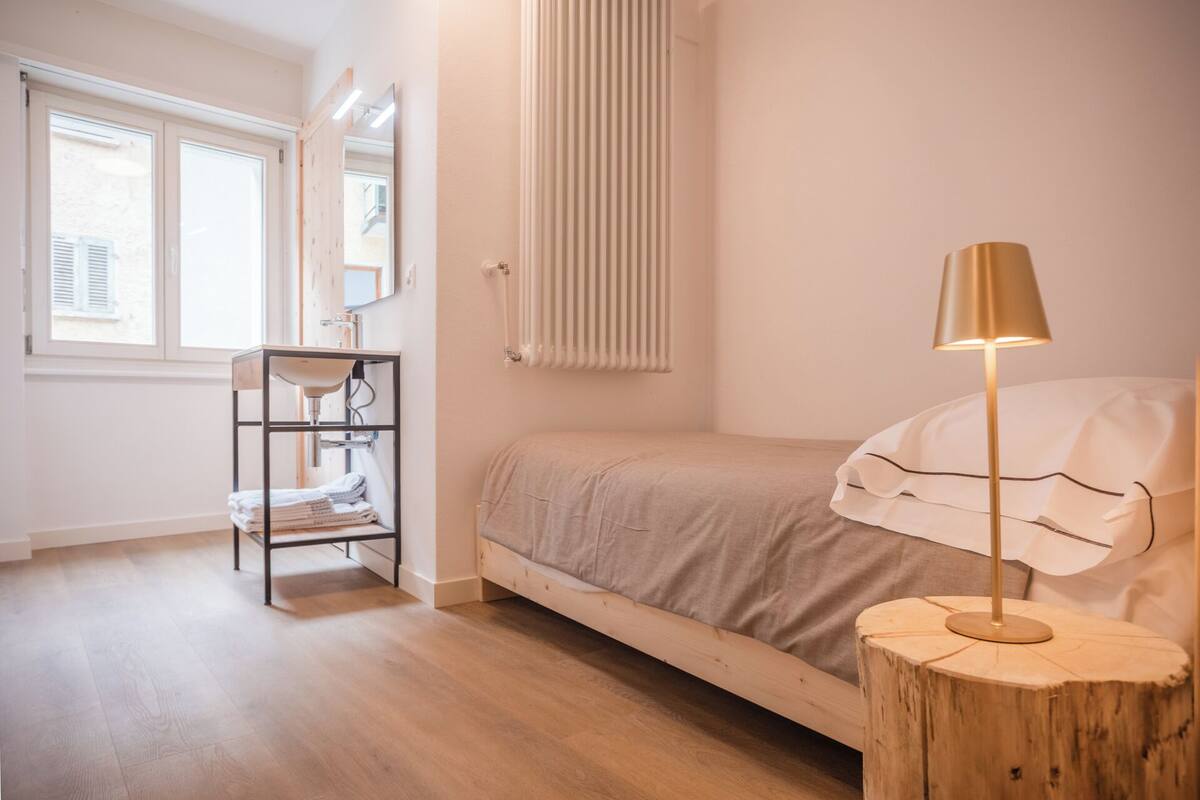 Twin Room, 2 Twin Beds | Down comforters, soundproofing, WiFi (free), bed sheets