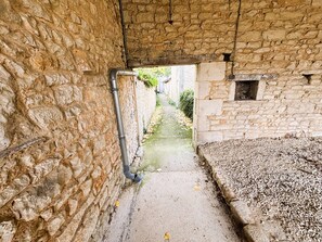 المنطقة المحيطة بالمنشأة