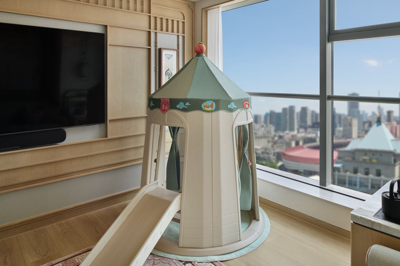 Daunenbettdecken, Minibar, Zimmersafe, Schreibtisch