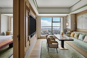 Down comforters, minibar, in-room safe, desk - Shangri-La Kunming (Kunming)