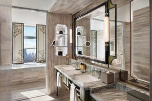 Suite, City View (Horizon 270º) | Bathroom | Free toiletries, hair dryer, bathrobes, slippers - Shangri-La Kunming (Kunming)