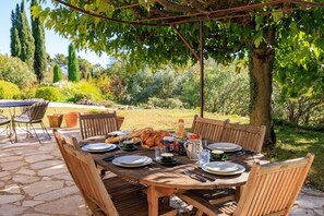 Outdoor dining - La Bergerie – Southern charm all year round (Tourrettes-sur-Loup)