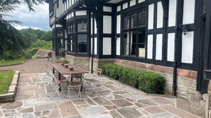 Individuell inredning, unika möbler, strykjärn/strykbräda och sängkläder