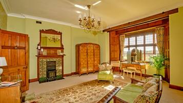 Suite Superior, 1 letto king, bagno in camera, vista valle (Warrender (+dressing room)) | Con stile personalizzato, con arredamento individuale