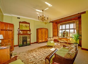 Suite Superior, 1 letto king, bagno in camera, vista valle (Warrender (+dressing room)) | Con stile personalizzato, con arredamento individuale