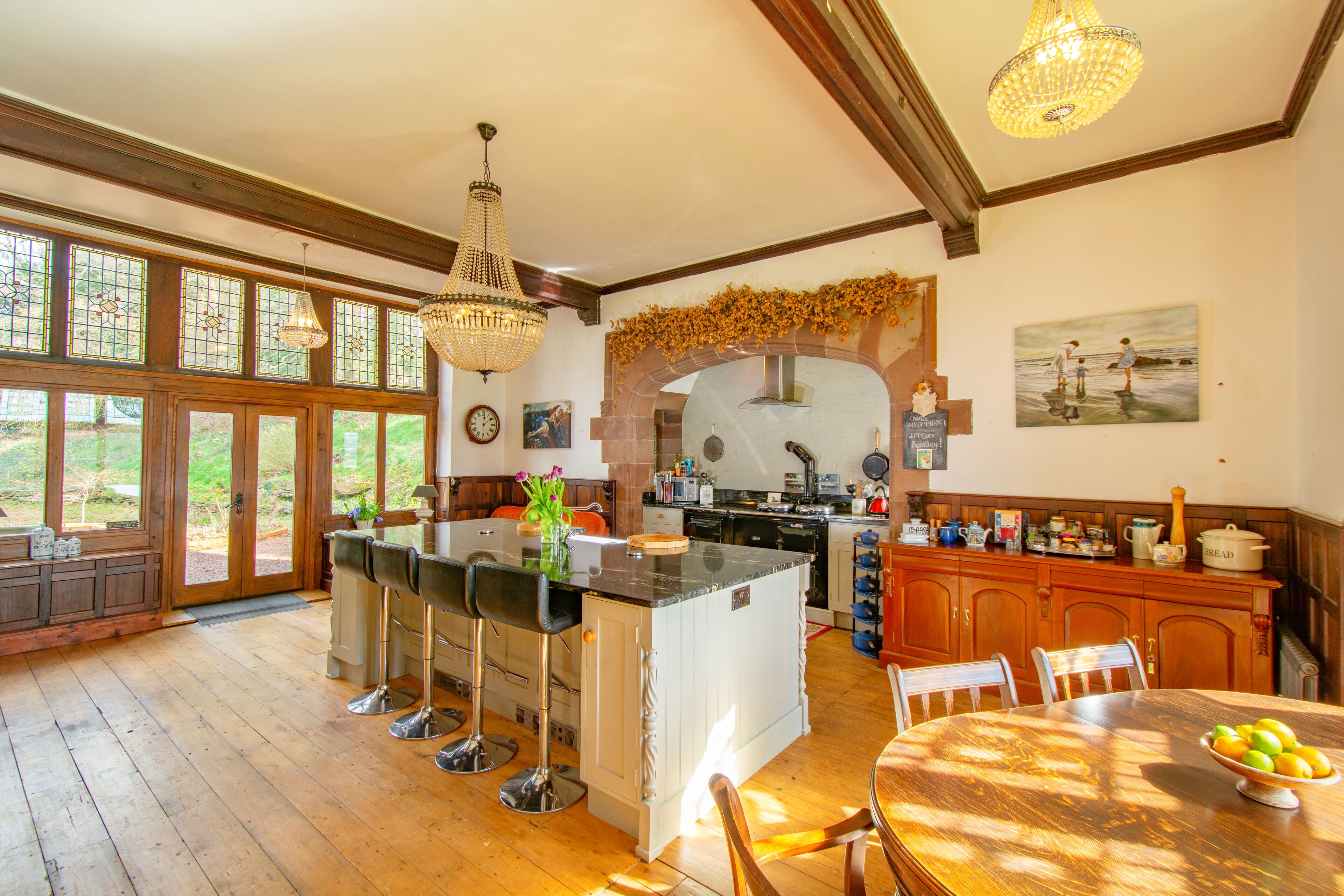 Kjøleskap på fellesområdet, mikrobølgeovn på fellesområdet og ovn