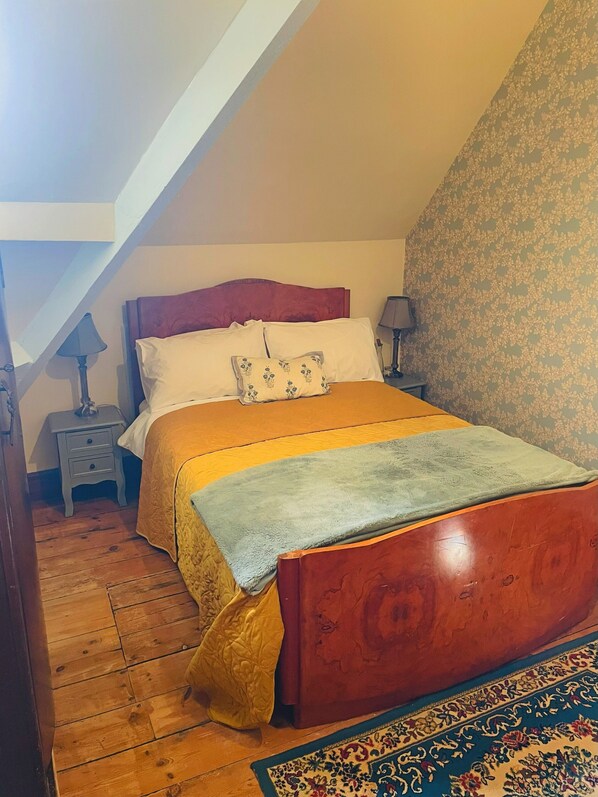 Doppia Basic, bagno condiviso (Meakin (2nd floor - low ceiling)) | Con stile personalizzato, con arredamento individuale