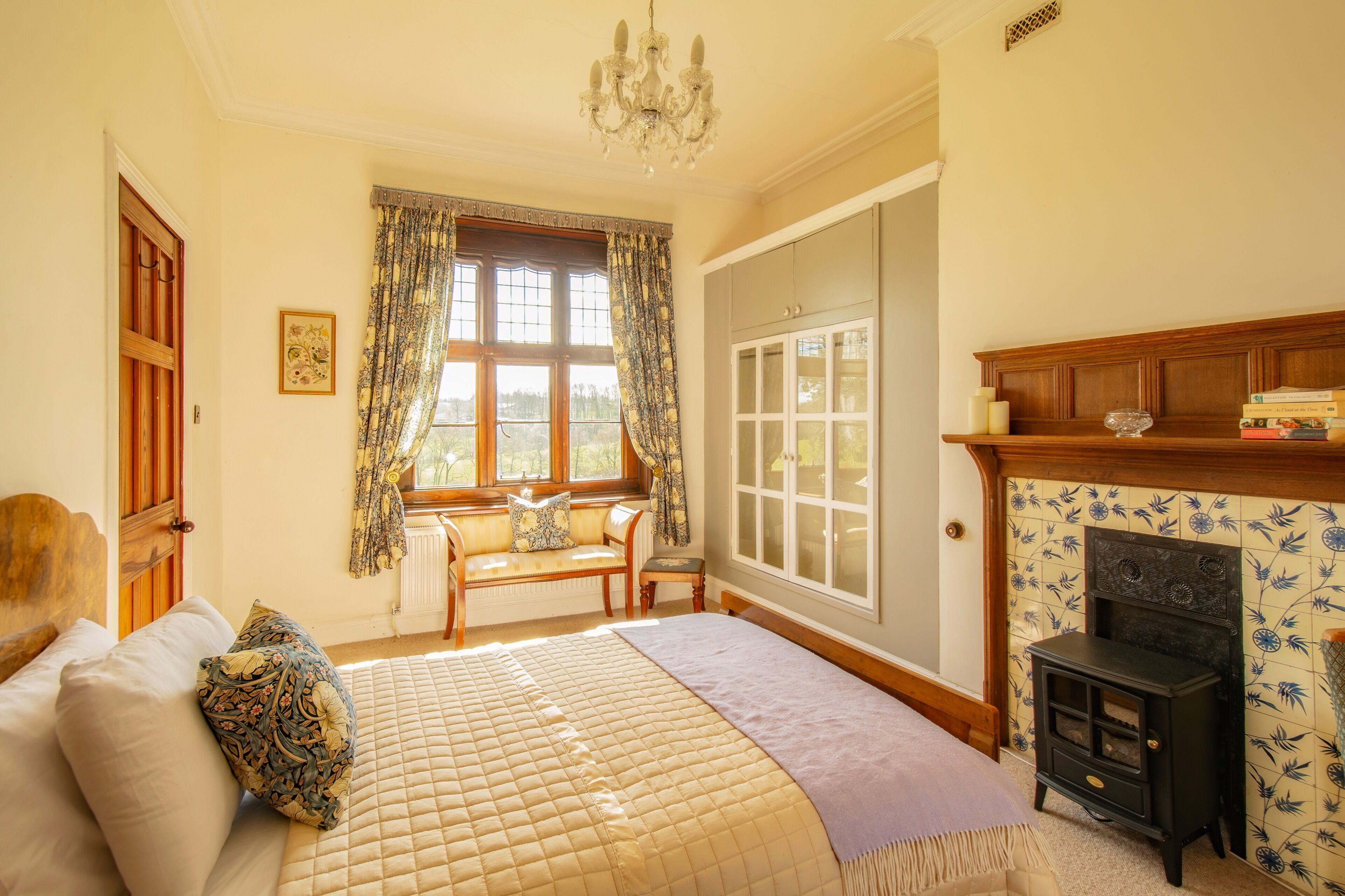 Enkeltrom – standard, 1 lang enkeltseng, privat bad, dalutsikt (Tarrett) | Individuelt dekorert, individuelt innredet og strykejern/-brett