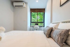Iron/ironing board, free WiFi, bed sheets