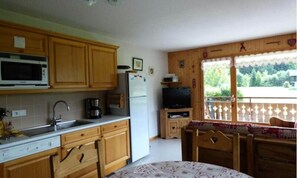 Fridge, microwave, oven, dishwasher - Apartment in Grand Bornand Near Cable Cars (Le Grand-Bornand)