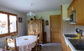 Fridge, microwave, oven, dishwasher - Apartment in Grand Bornand Near Cable Cars (Le Grand-Bornand)