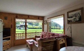 Living area - Apartment in Grand Bornand Near Cable Cars (Le Grand-Bornand)