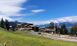 Exterior - 4-room Duplex Apartment for 8/10 People, With View of the Slopes, Ski-in Ski-out and Close to Shops in the Village of (Bourg-Saint-Maurice)