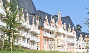 Exterior - Apartment in Bagnoles With Aquatic Complex (Bagnoles-de-l'Orne)