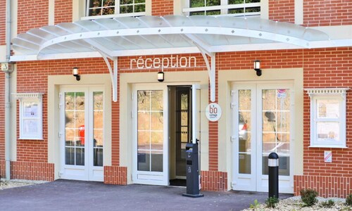 Apartment in Bagnoles With Aquatic Complex