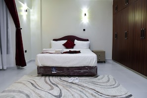 2 dormitorios, tabla de planchar con plancha, wifi gratis y ropa de cama