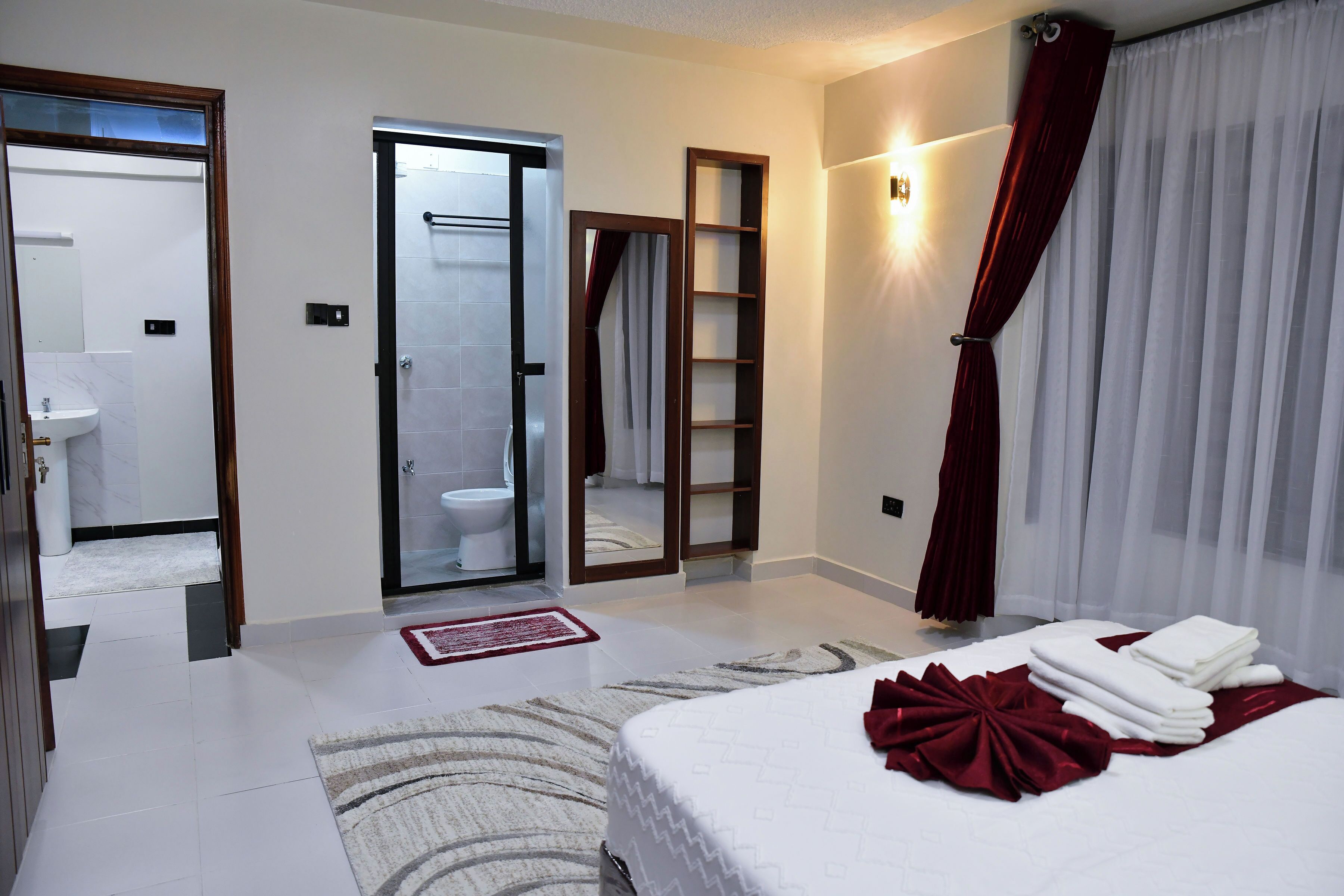 2 dormitorios, tabla de planchar con plancha, wifi gratis y ropa de cama