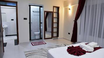 2 dormitorios, tabla de planchar con plancha, wifi gratis y ropa de cama