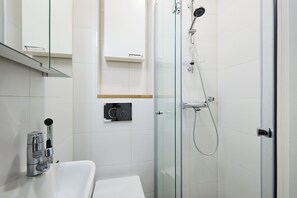 Apartment, Stadtblick | Badezimmer