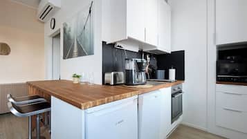 公寓, 城市景 | 私人廚房 | 大型雪櫃/冰箱、微波爐、焗爐、爐具