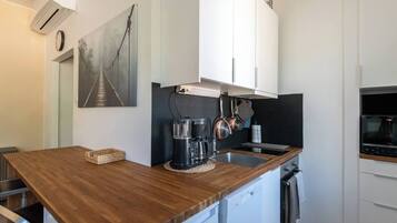 Apartment, City View | Private kitchen | Full-size fridge, microwave, oven, stovetop