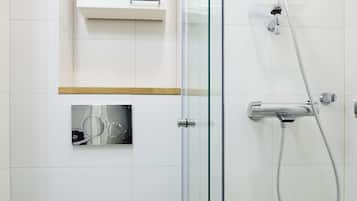 Departamento, vista a la ciudad | Baño | Regadera, secadora de cabello, toallas, jabón