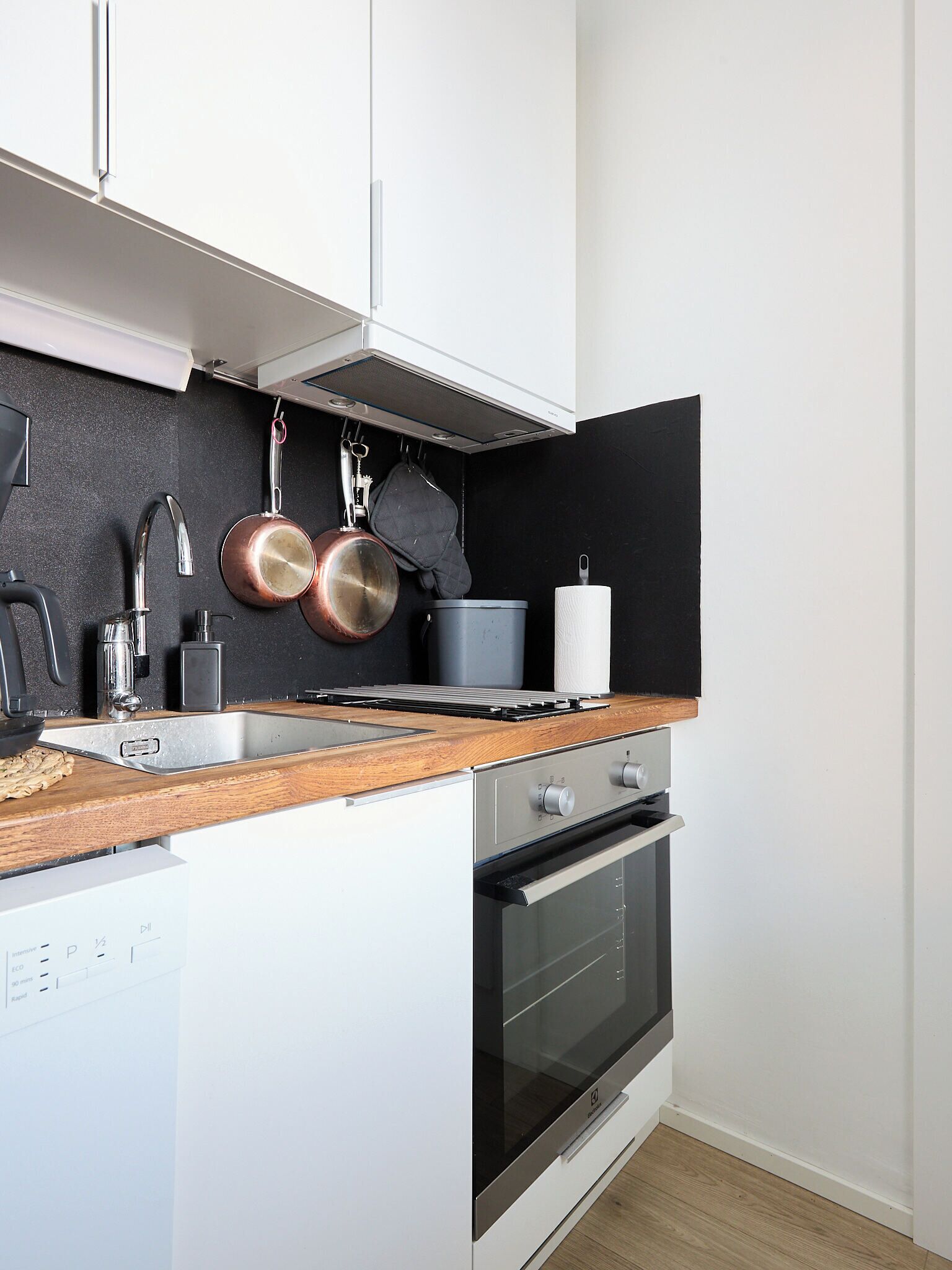 Apartment, City View | Private kitchen | Full-size fridge, microwave, oven, stovetop